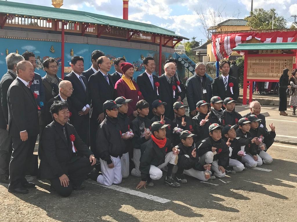 2.雷藏寺拋福餅活動