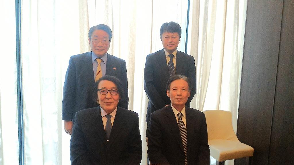 3.駐大阪辦事處陳處長訓養(前排右)與縣立廣島大學中村健一校長(前排左)團體照