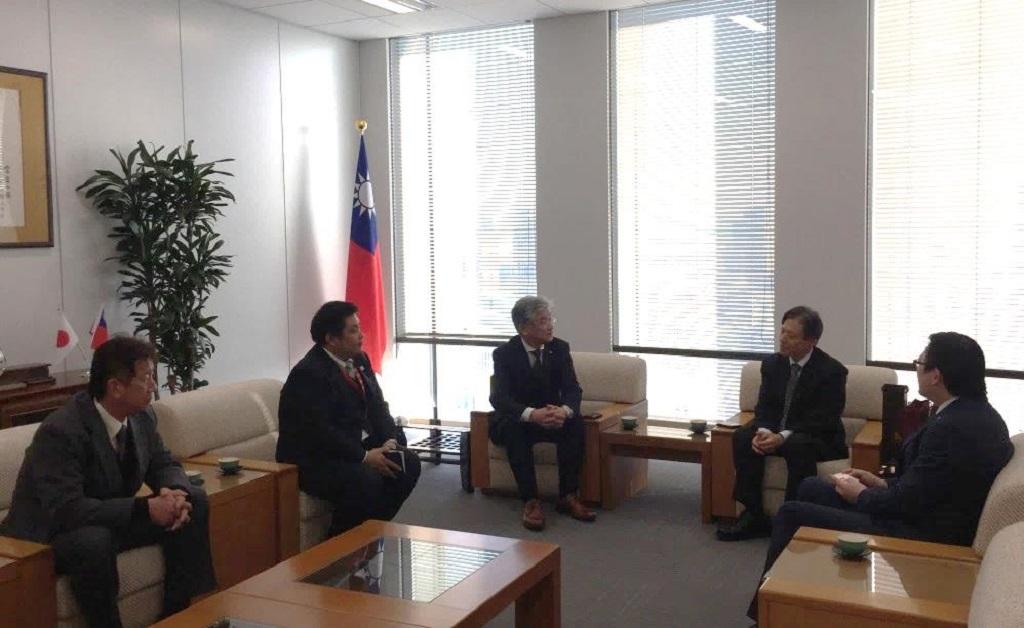 1. 陳處長 (右二)與泥谷市長(左三)會談