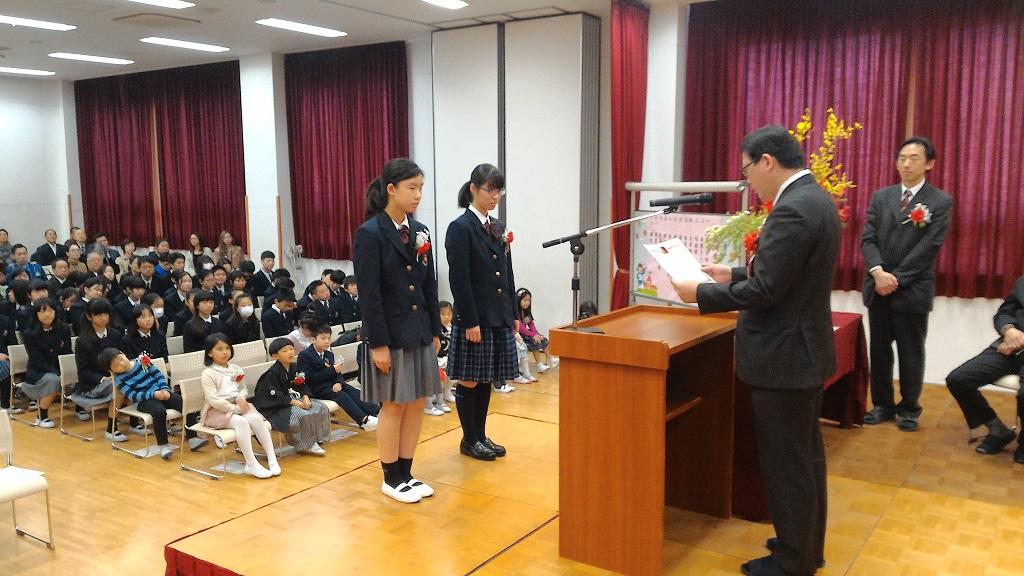 2.駐大阪辦事處洪副處長英傑頒發成績優異畢業生及獎學金