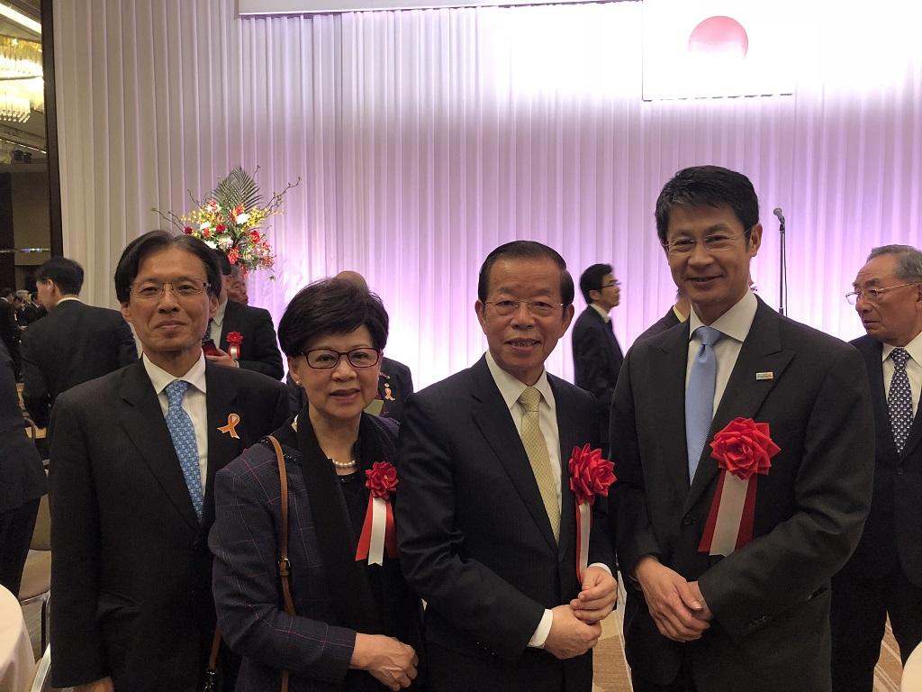 3.謝大使伉儷偕陳處長與廣島縣知事湯崎英彥合影