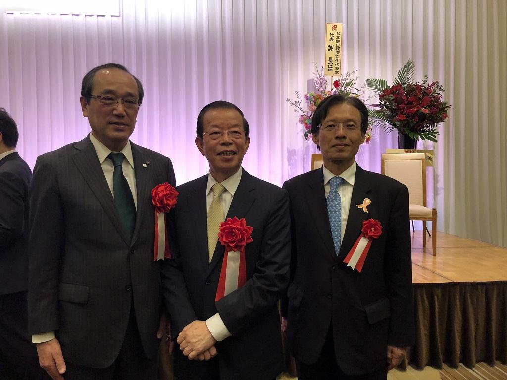4.謝大使偕陳處長與廣島市長松井一實合影