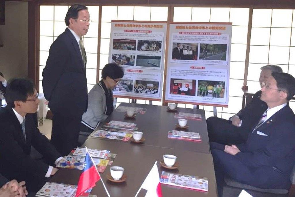 1.謝代表(左二) 與平井知事(右一)會談情形