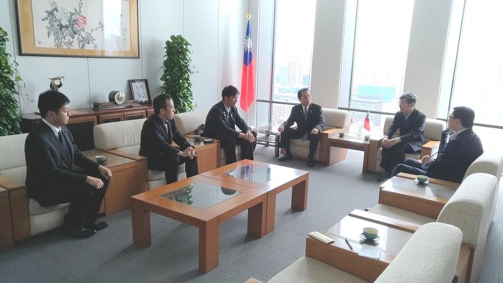 蘇處長接見和歌山市議會議連會長遠藤富士雄(右三)