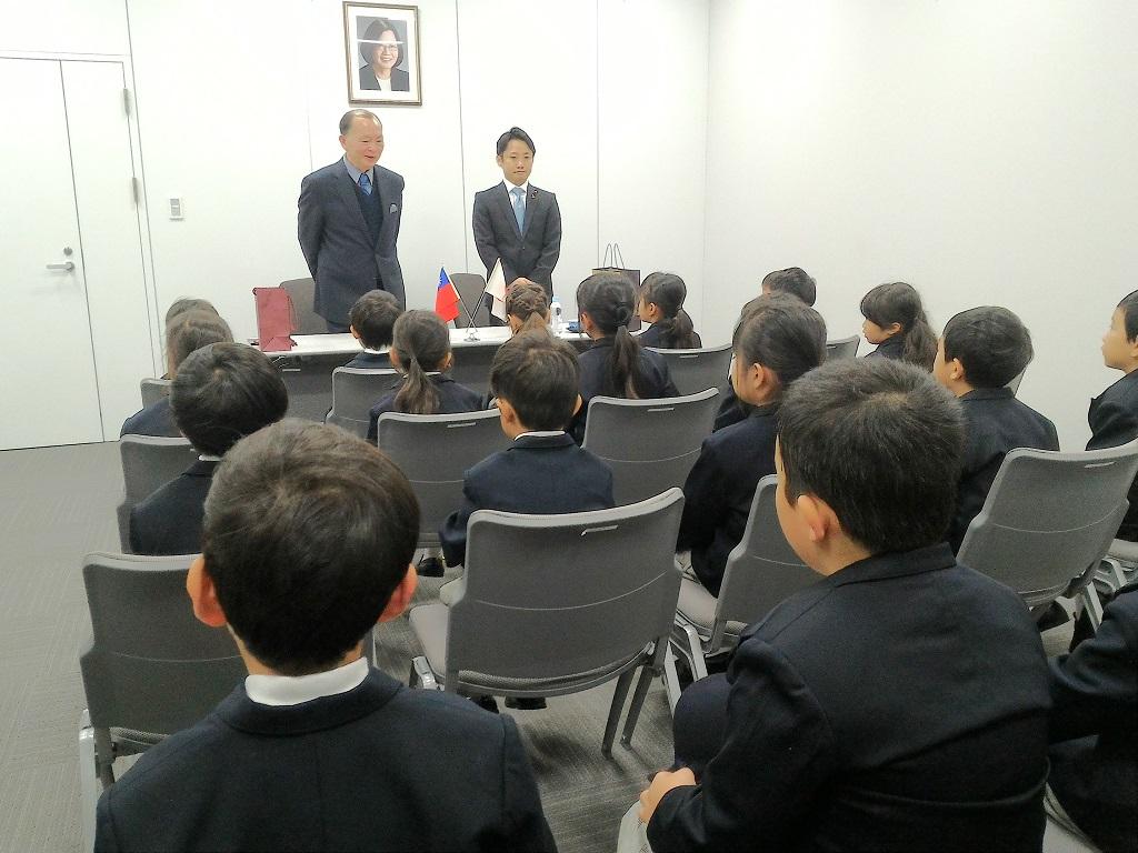 1. 駐大阪辦事處黃代副處長水益(左)致詞照