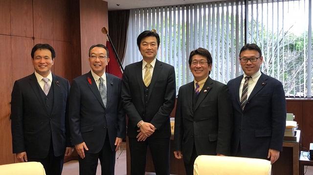 本處李處長（中）與愛知縣議會松川議長（左二）合影