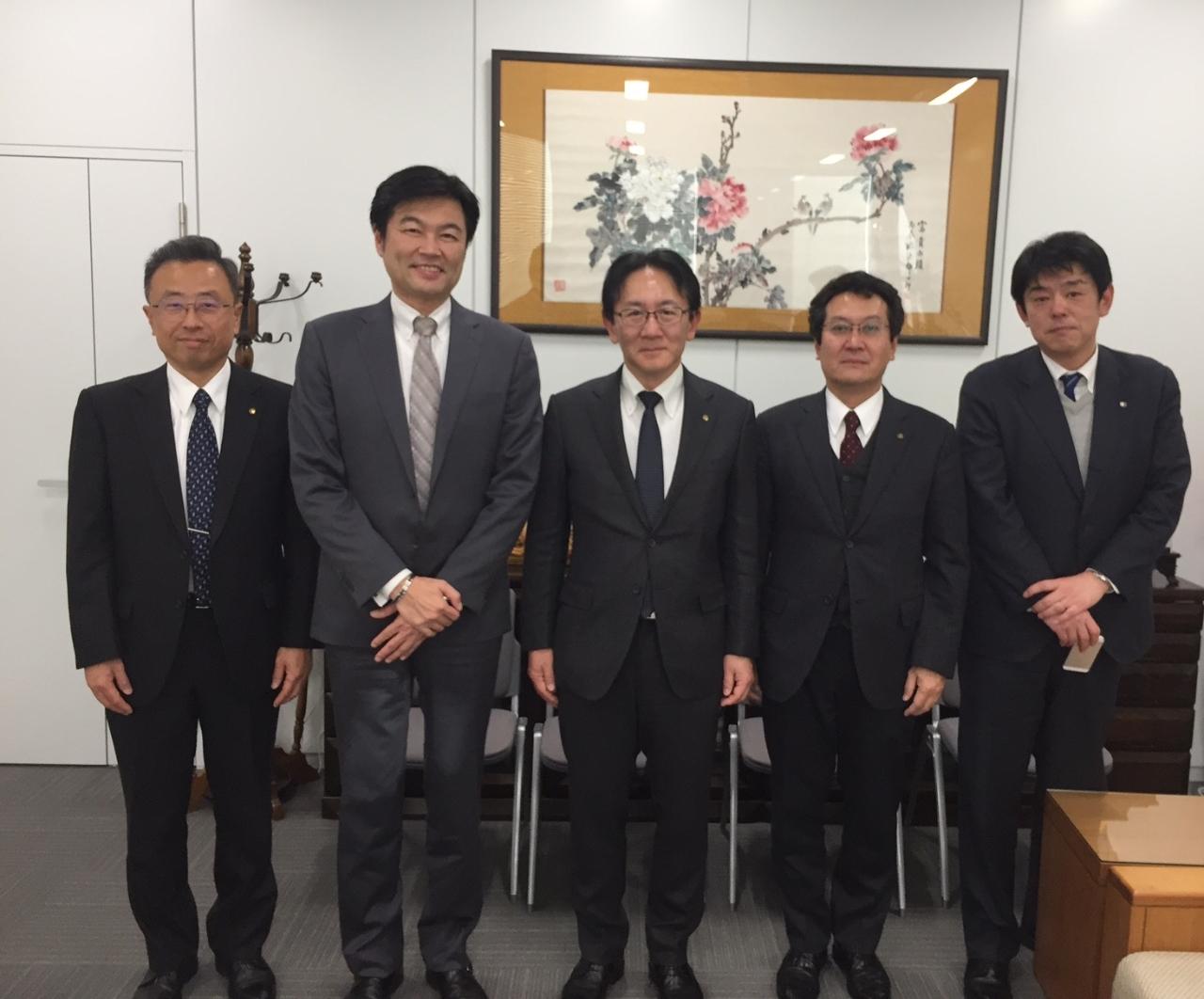 李處長(左二) 上門社長(中)