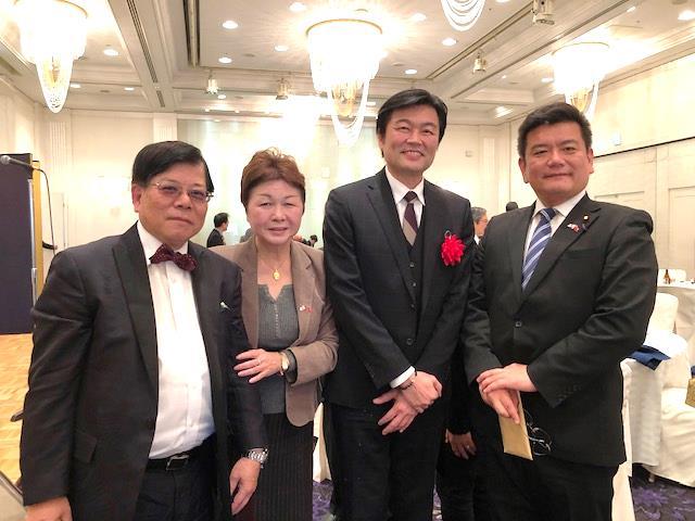 本處李處長（右二）與森山眾議員（右）等人合影