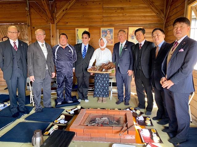 與竹內市長(右四)等合影