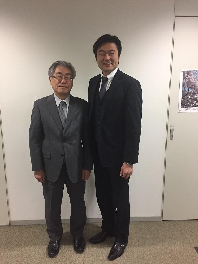 李處長(右)、片山代表(左)