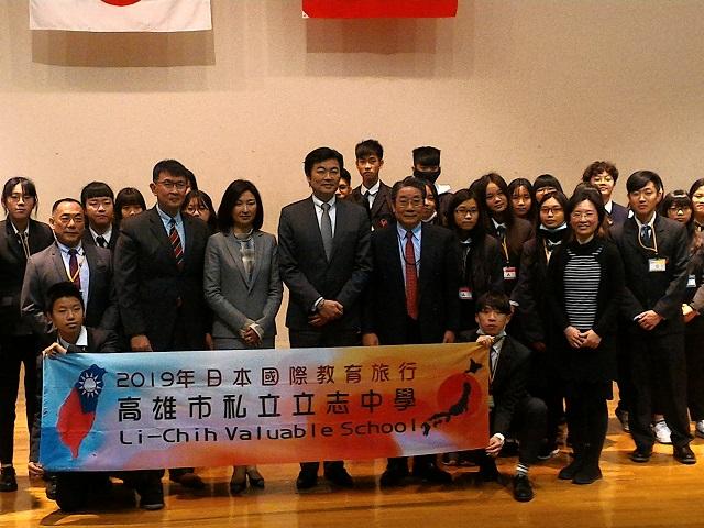 駐大阪辦事處李處長世丙(前排左四)與高雄市立志高中訪日團合照