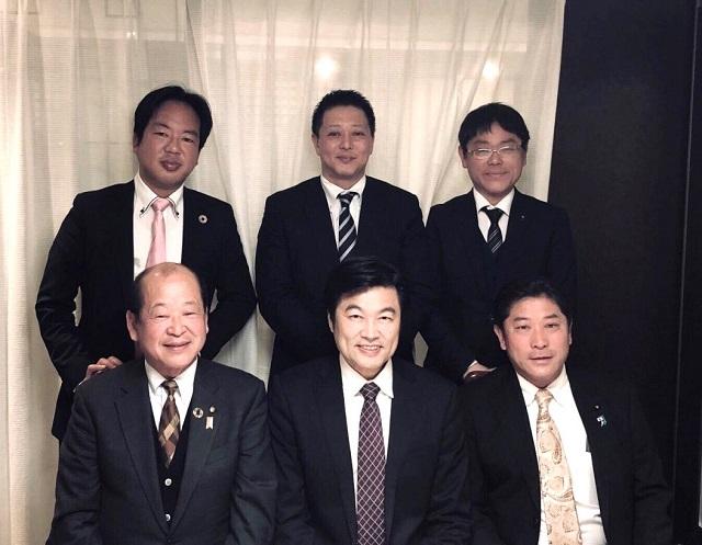 前排 李處長(中)、吉川守前議長(左)、池尻秀樹議員(右)
後排 木畑匡議員(中) 西哲史議員(左)、野村友昭議員(右)