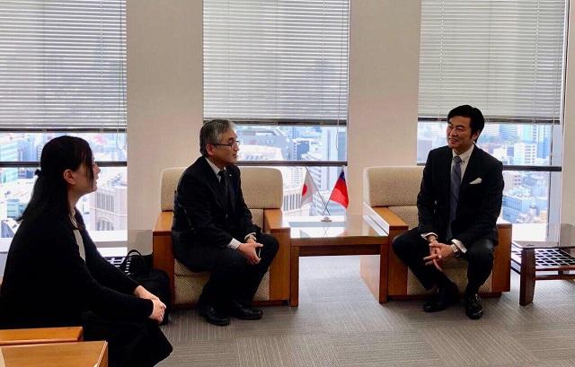 李處長(右)、本廣所長(中)