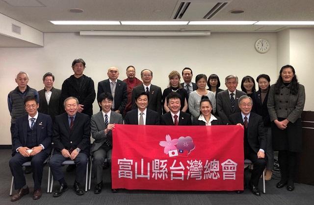 4.本處李處長（前排中）與共田會長（前排右三）及與會人士合影