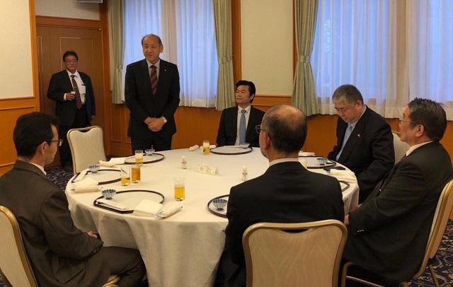 本處李處長（右四）應邀出席由奈良縣黑瀧村辻村源四郎村長（左三）及大阪市浪速區玉置賢司前區長（右二）舉辦之交流會