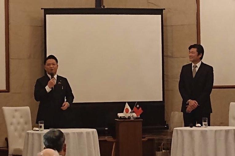 李處長（右）與永野市長（左）合影