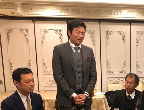 李處長（中）致詞，和泉市辻市長（左）、和田議員（右）