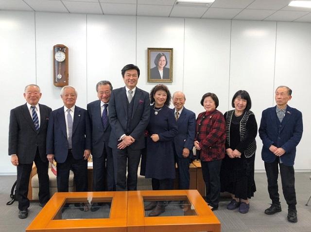 李處長（左四）與阪口理事長（左三）、兒玉會長（左二）、魏副理事長（中）等人合影