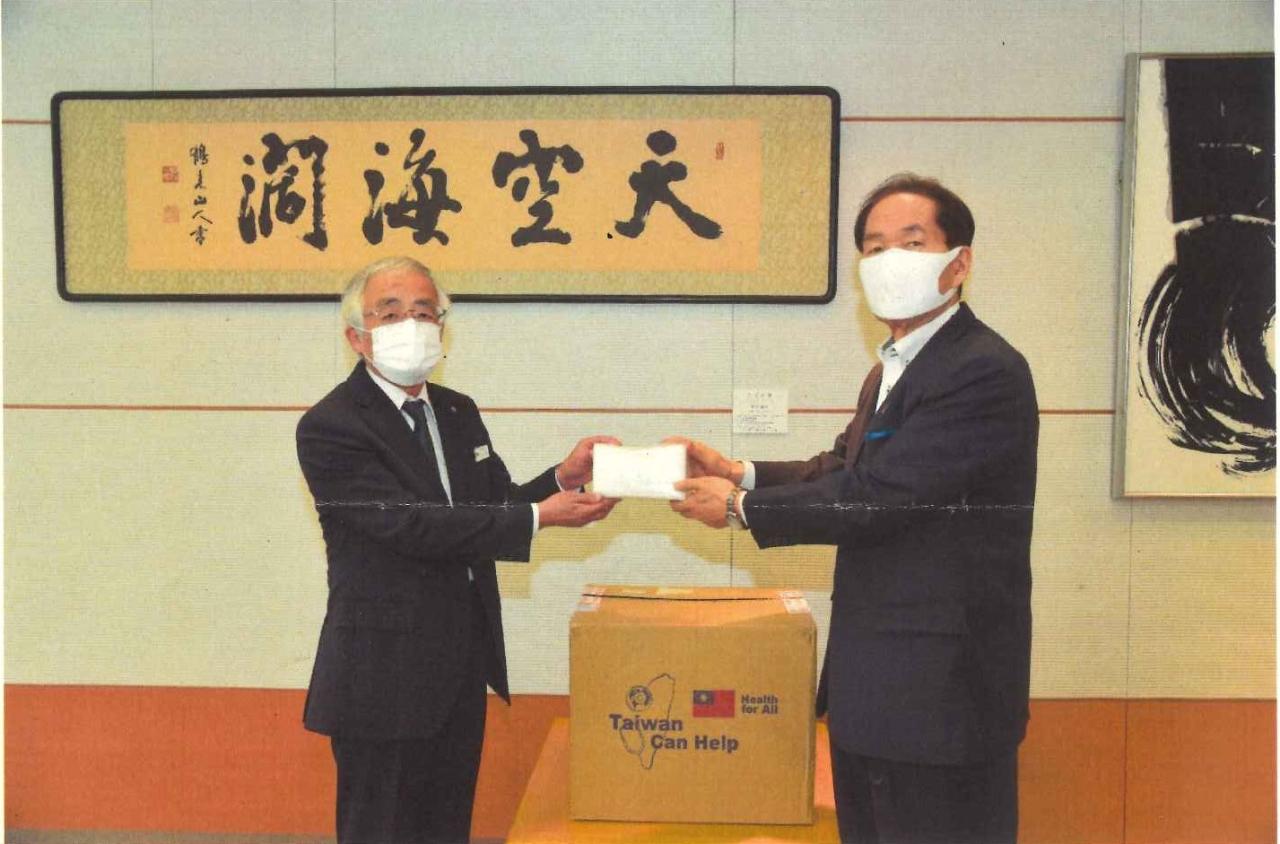 濱田知事（右）與太田院長（左）合影