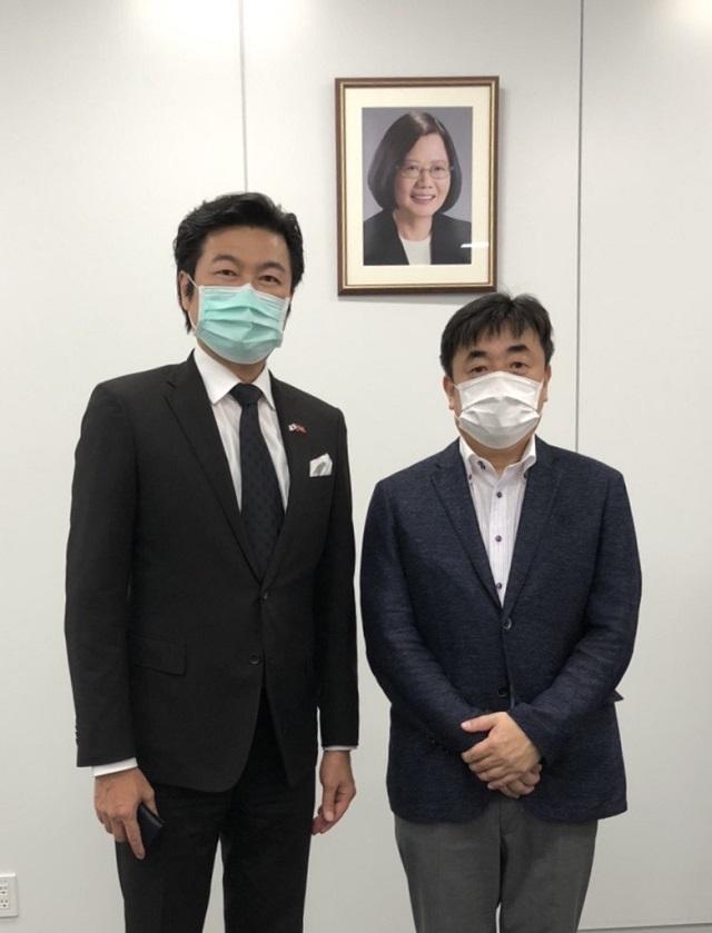 李世丙處長(左)、船曳一成支社長(右)