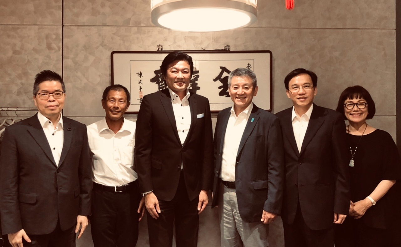 （左至右）林組長、和田議員、李處長、黑川議員、林所長、劉部長