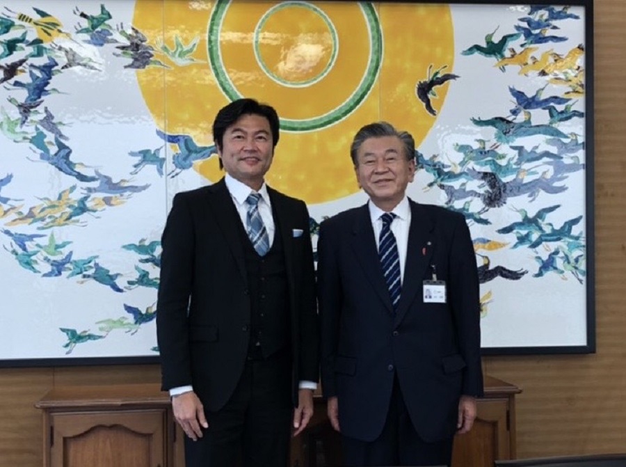 李處長（左）與川口町長（右）