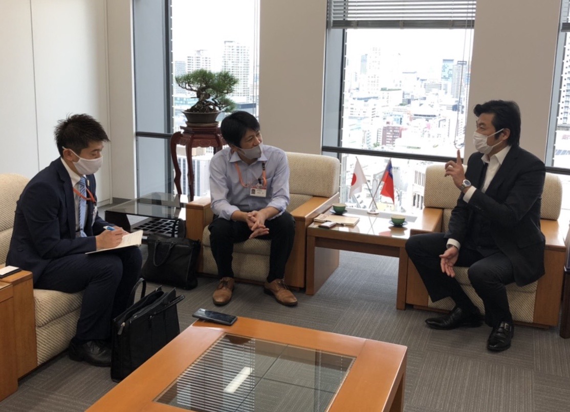 （左至右）岸村主任、前田部長、李處長