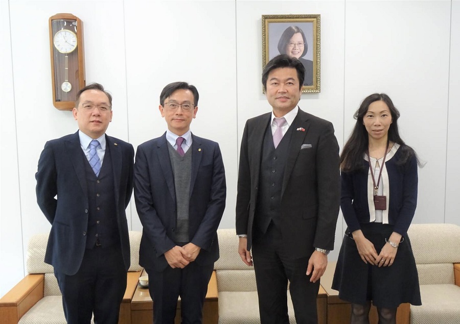 (左至右)劉支店長、馬支店長、李處長、楊秘書