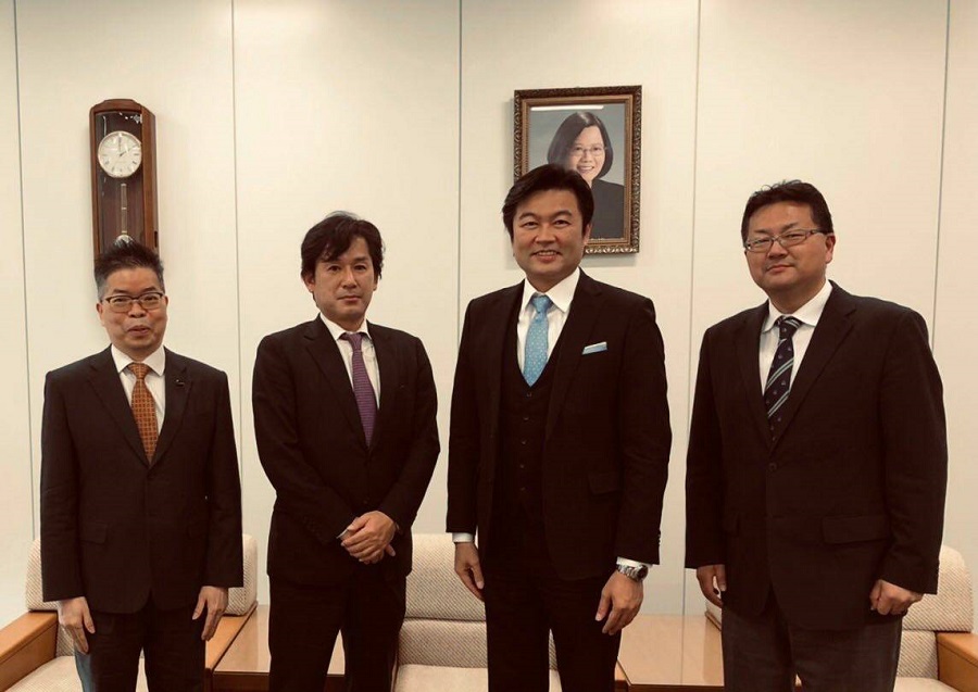 (左至右)林組長、高見專務理事、李處長、春日野部長