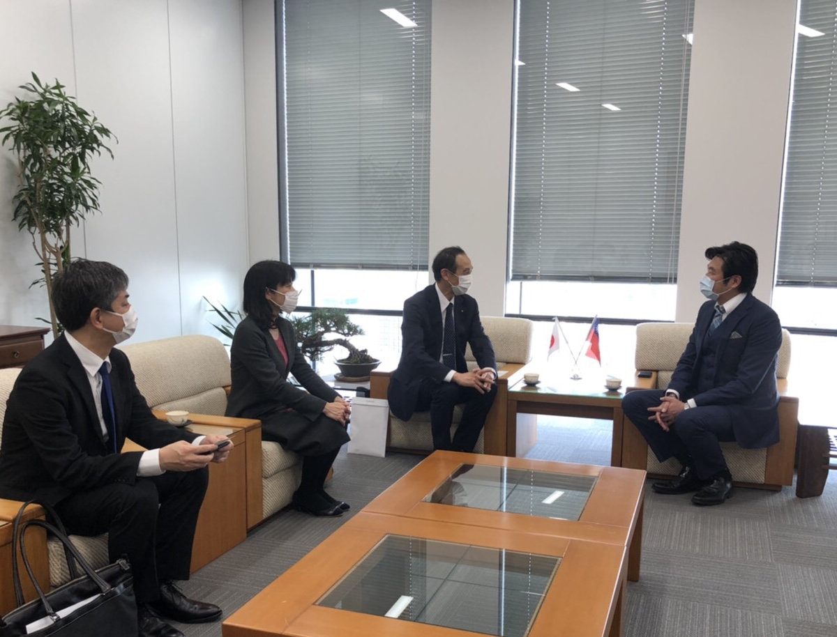 正木孝一本部長(左)、李處長(右)