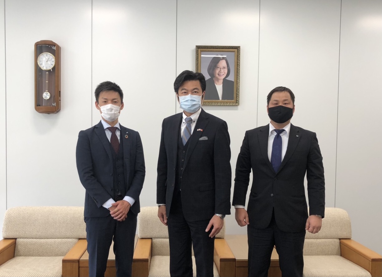 （左至右）奧野委員長、李處長、小林副理事長