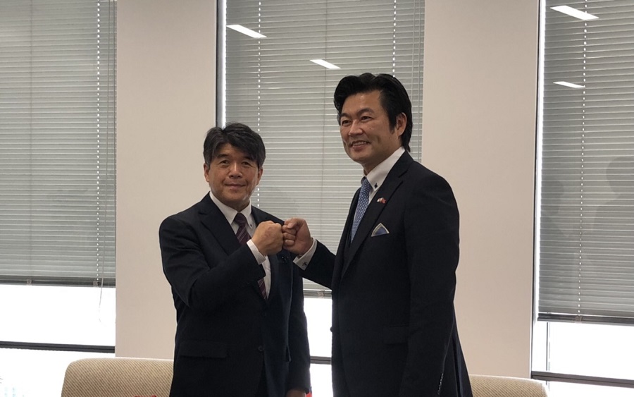 海東議員(左)、李處長(右)