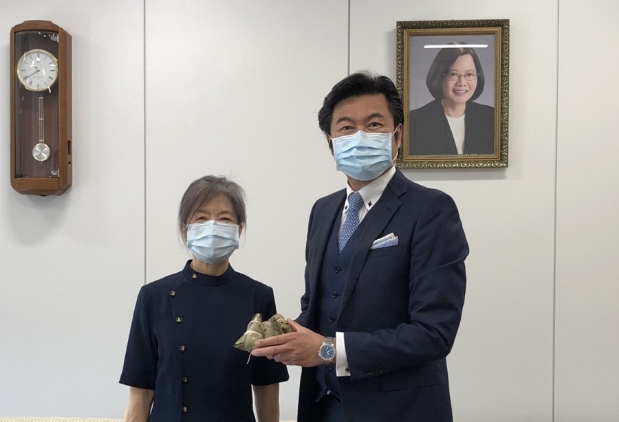 中村師姐(左)、李處長(右)