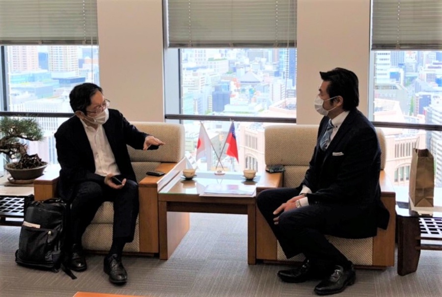 吉田謙治議員(左)、李世丙處長(右)