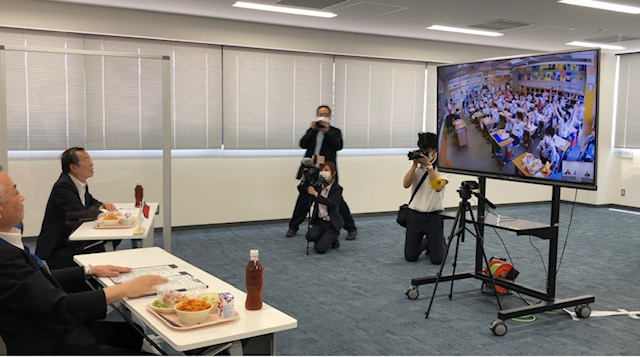 謝大使與學生連線情形