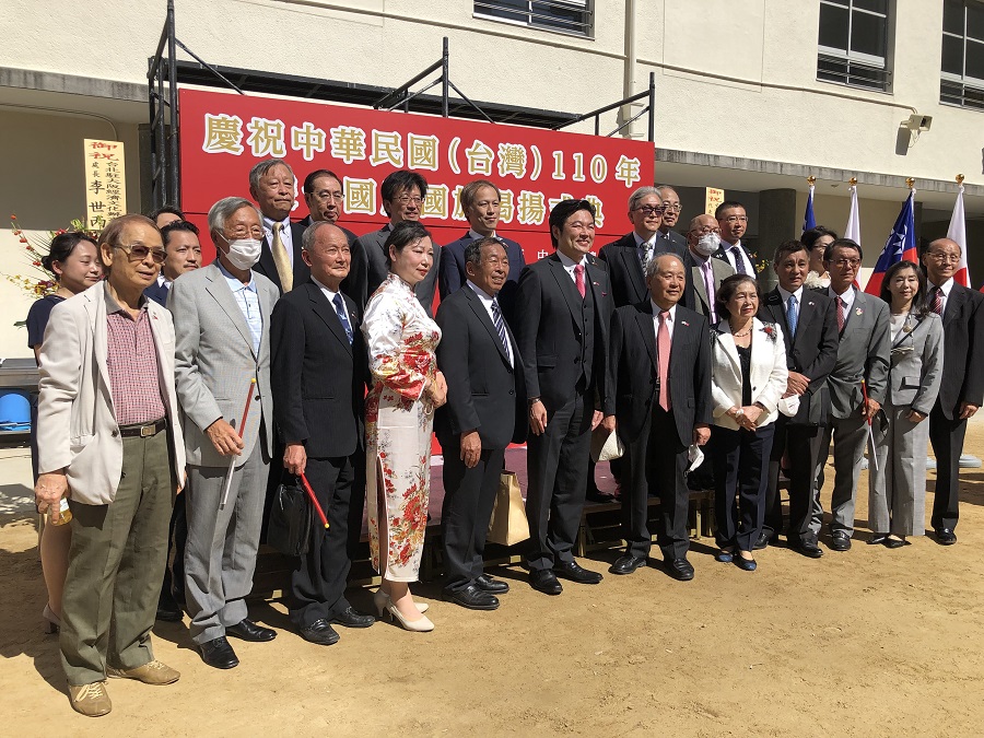 李世丙處長與部分大阪轄區僑領合影