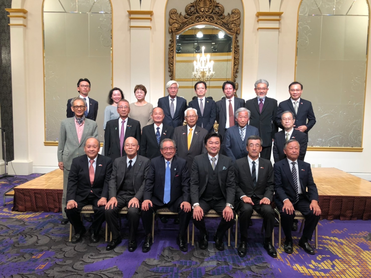 李處長（前排右三）與廣田理事長（前排右二）、立川社長（前排左三）、片岡專務理事（前排左二）、洪名譽會長（前排左一）及與會人員