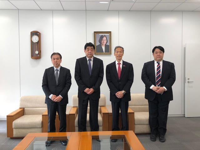 （左至右）田邊主幹、矢野部長、向處長、池田主任