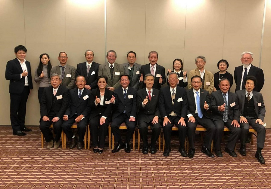 第一排右3起：張永賢副處長、陸超會長、向明德處長、葉英福副會長、王淑麗副會長