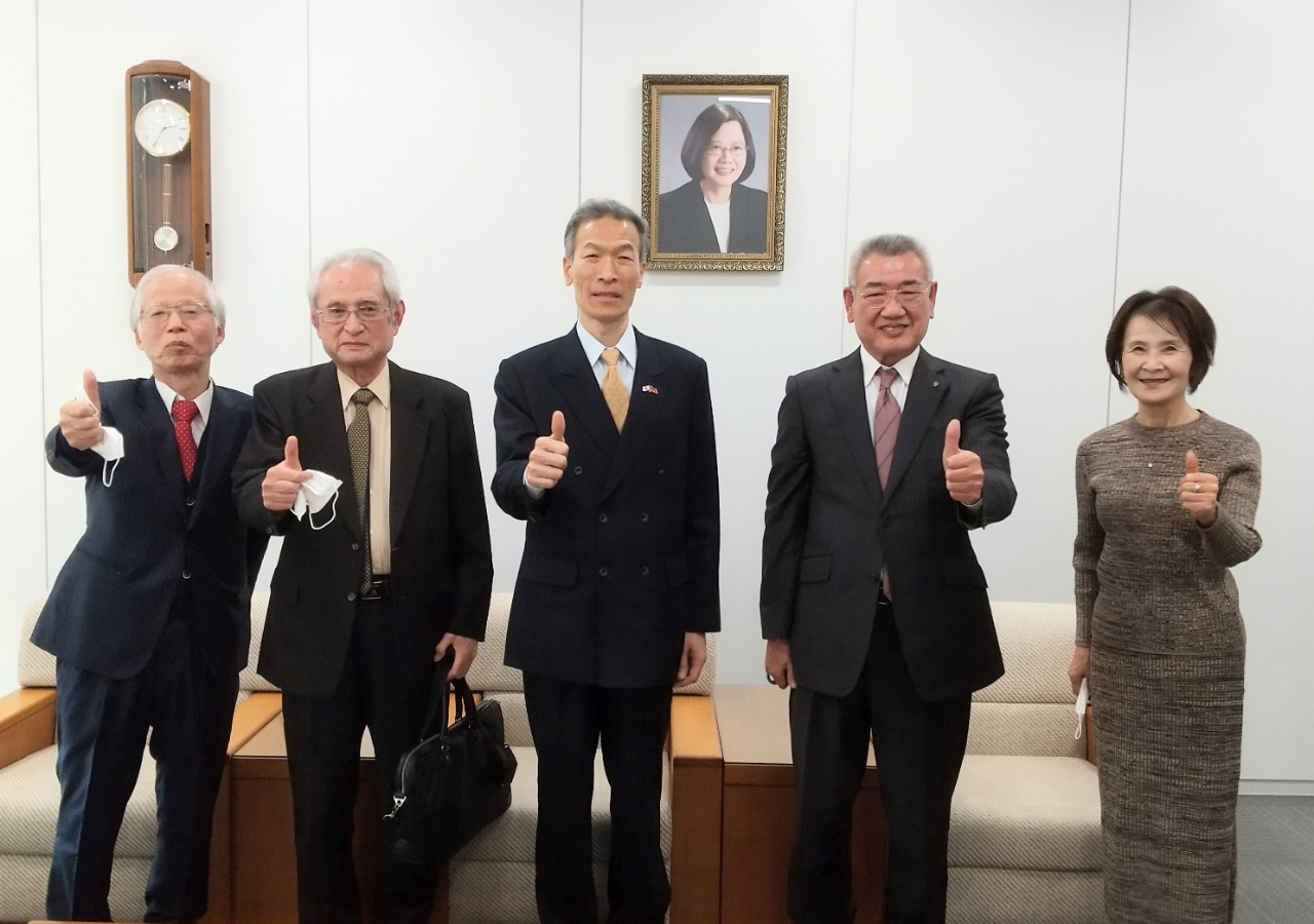 （左起）青井理事、北嶋副會長、向處長、野口會長、中橋理事