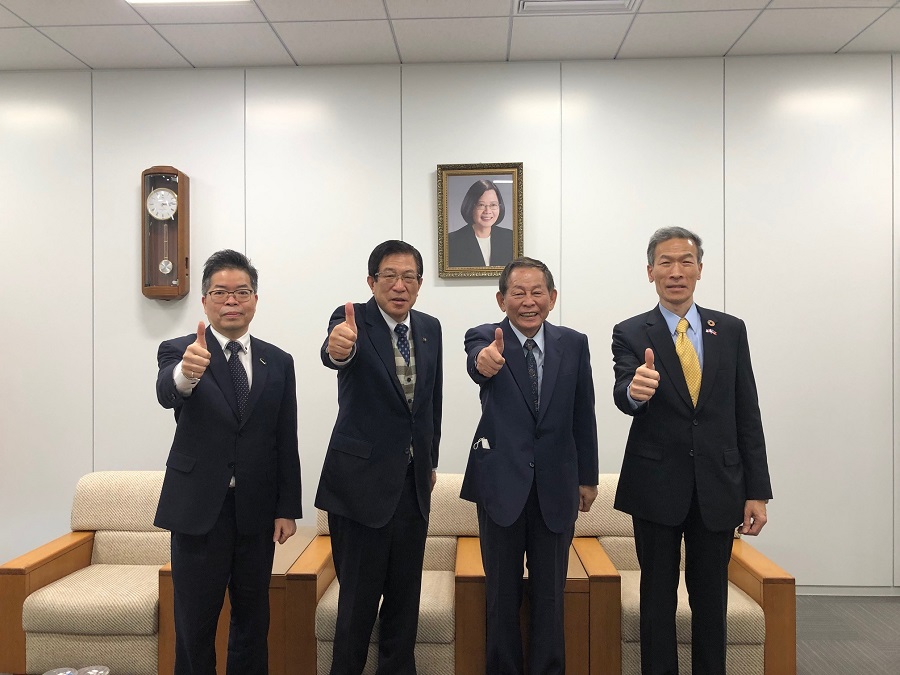 （左起）林組長、藤原市長、福田會長、向處長