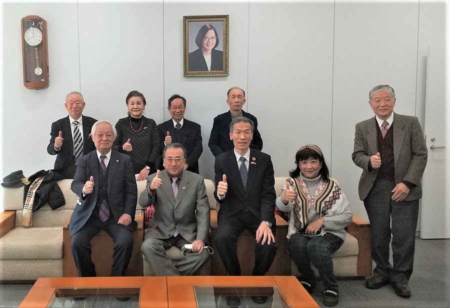 （前排左起）兒玉會長、阪口理事長、向處長、魏副理事長、加藤副會長

（後排左起）藤本事務局長、松井理事、廣內理事、奧田理事