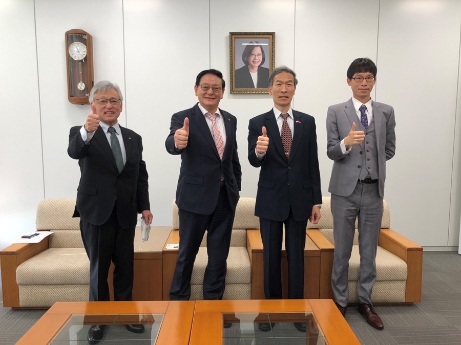 左至右:前田部長、田中市長、向處長、吳秘書