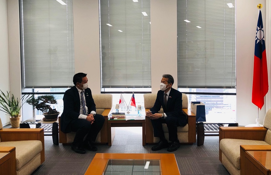 木畑議員（左）、向處長（右）