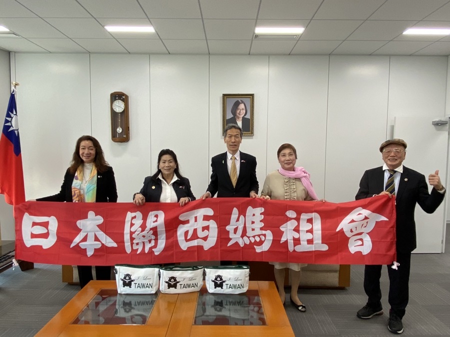 左起：林副會長、川野會長、向處長、田中女士、大塚理事