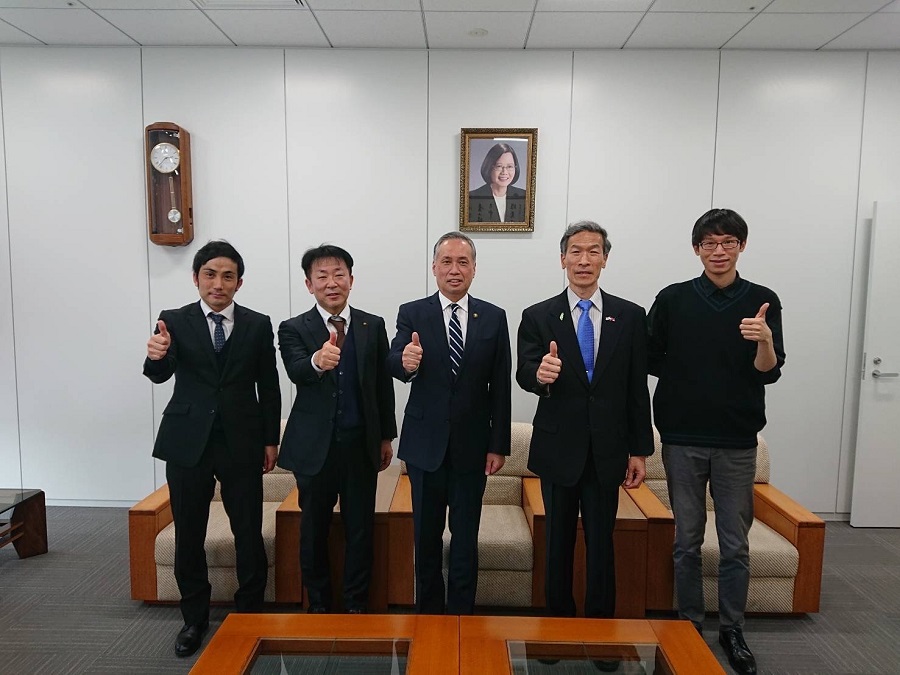 左至右:原主幹、津山市職員、谷口市長、向處長、吳秘書