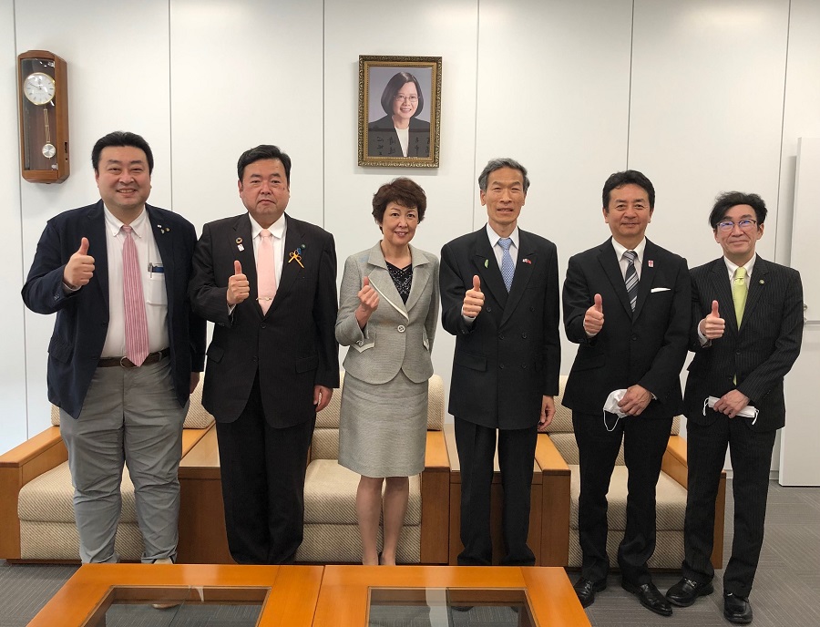 (左至右)太田議員、西議員、辻會長、向處長、竹下議員、永井顧問