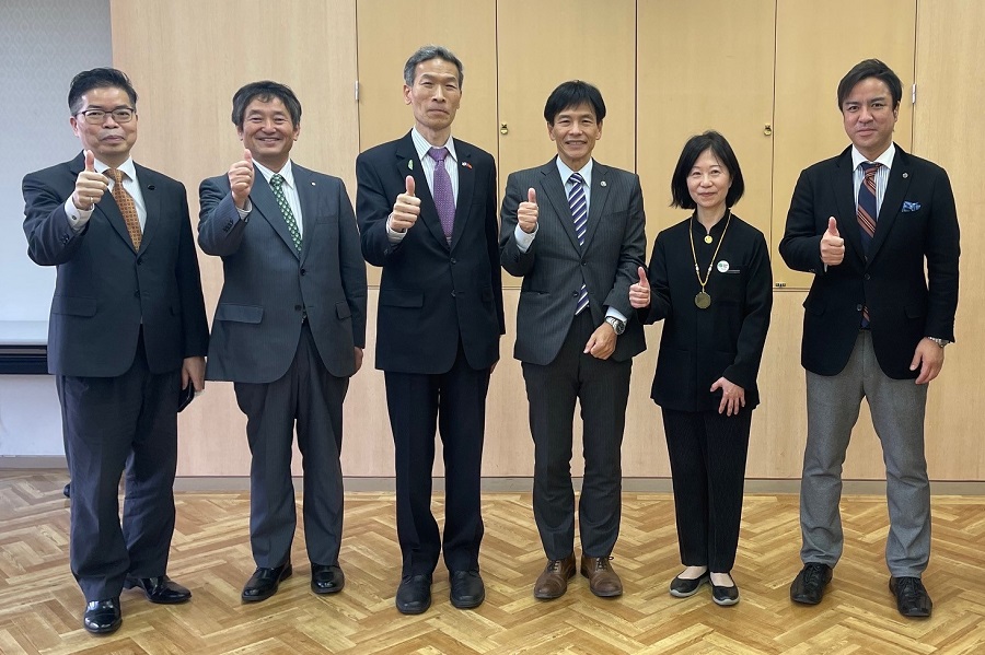 （左至右）林組長、西尾會長、向處長、島田市長、黃法師、西野議員