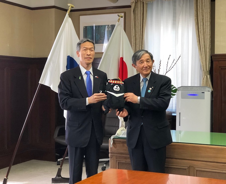 向處長（左）、仁坂知事