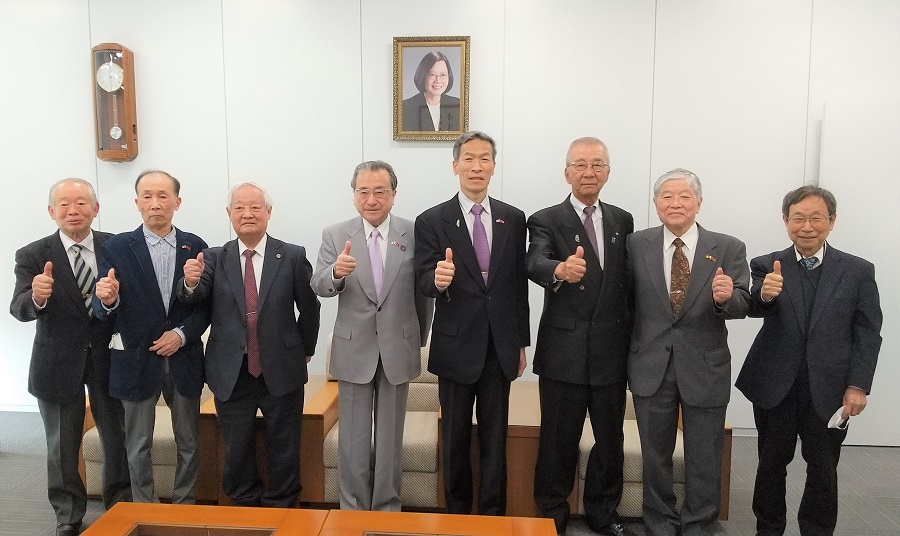 右起：廣內理事、加藤副會長、辻井副理事長、向處長、阪口理事長、兒玉會長、奧田理事、藤本事務局長